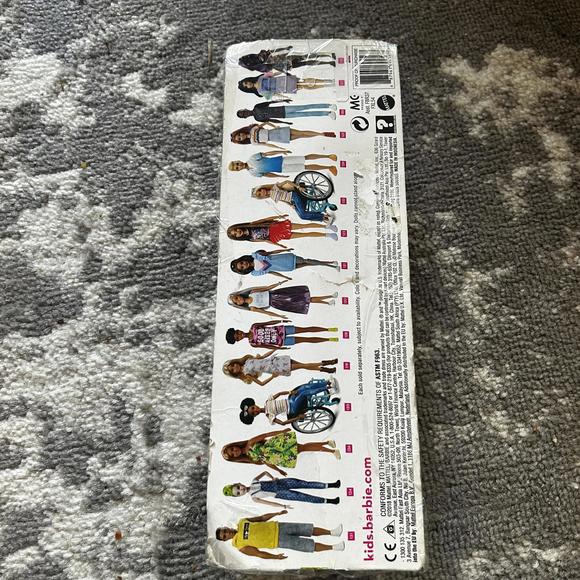 Mattel Barbie Fashionistas Doll #121 With Prosthetic Leg (NEW) - Picture 4 of 4
